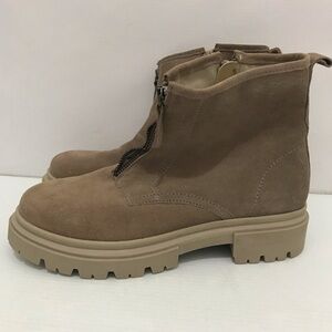 NWOT Cruza Taupe Suede Chunky Lug Zip Ankle Boots Size 40